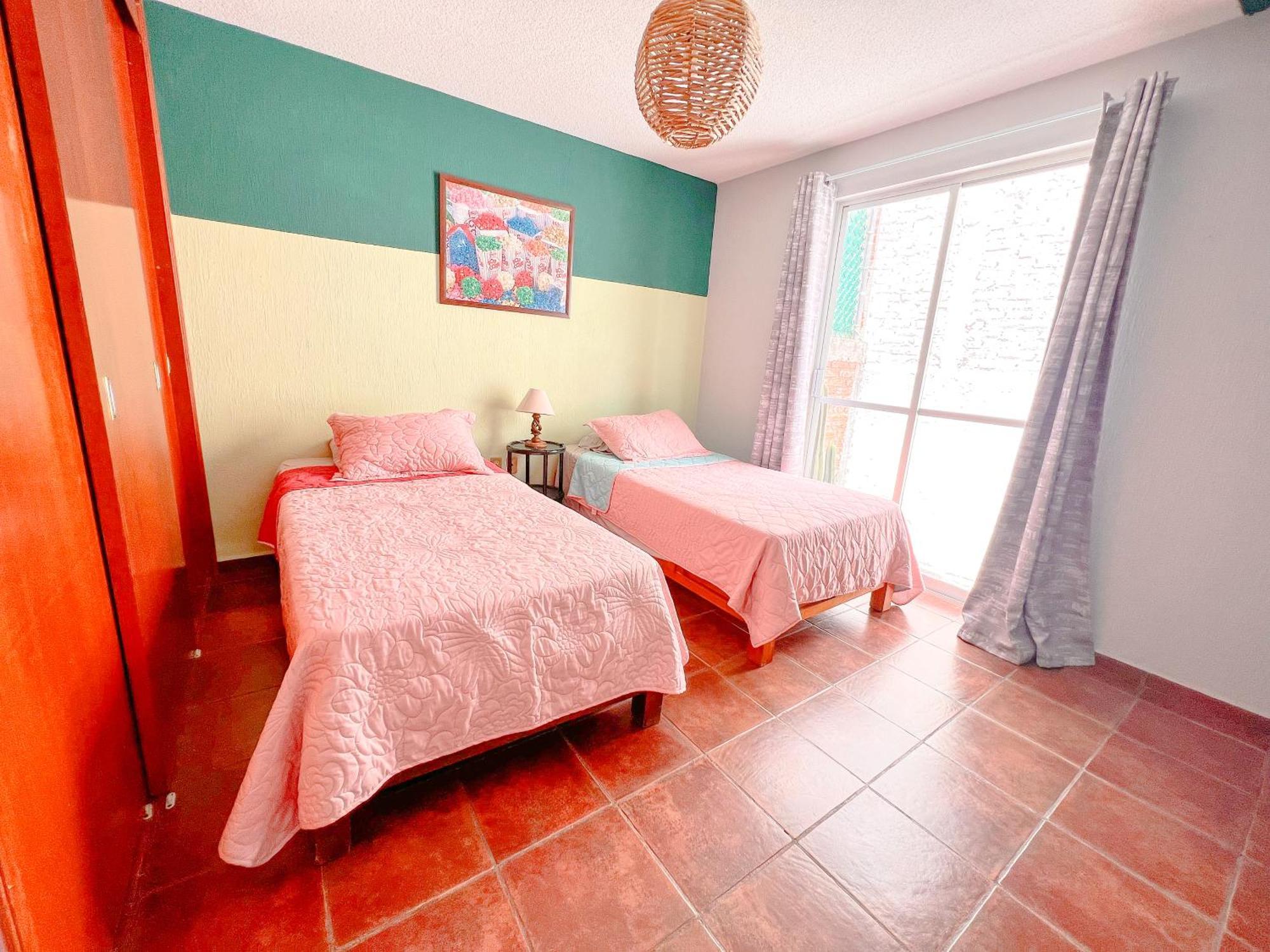 Colorful Family Condo With Terrace And Free Parking Guanajuato Exterior photo